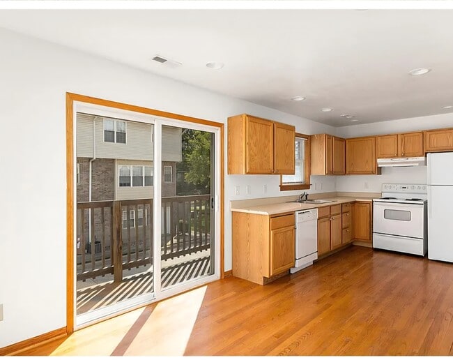 Building Photo - 906 Buchanan Ave