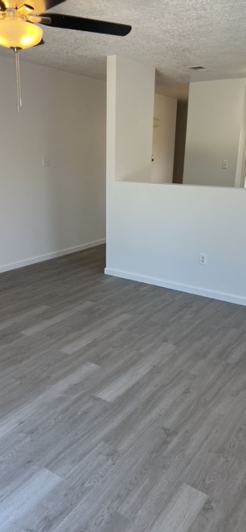 Building Photo - Beautiful 3 bed 2bath 2car garage with fre...