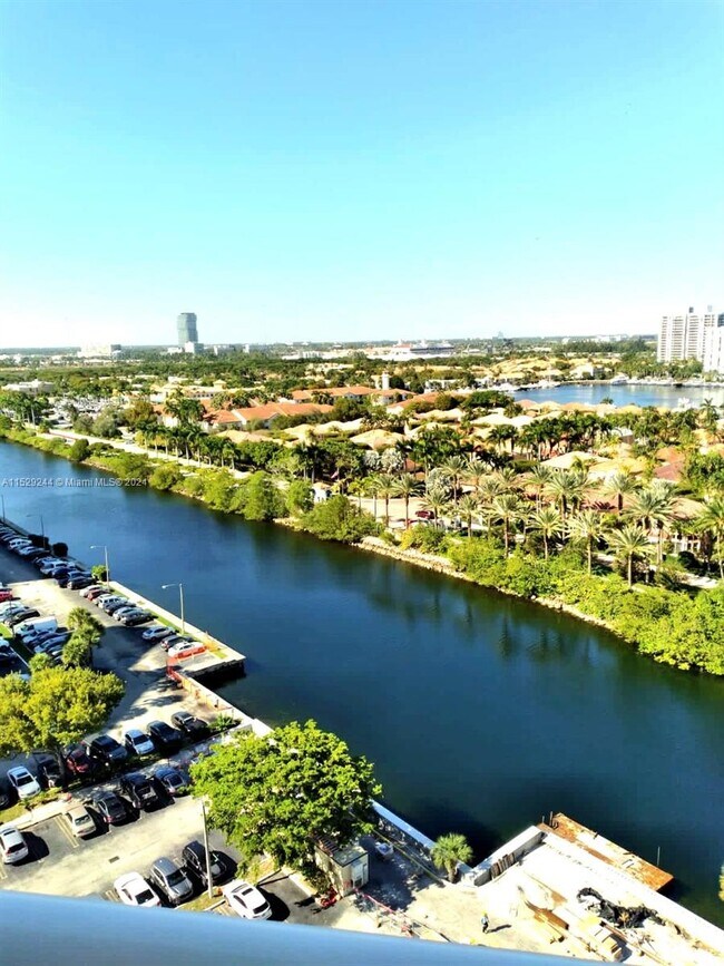 Foto del edificio - 20505 E Country Club Dr