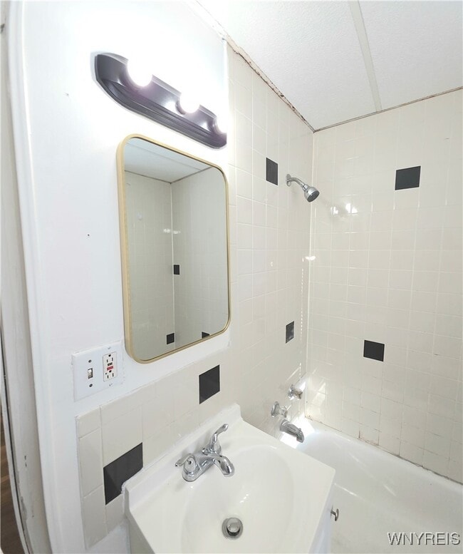 Building Photo - 177 Grote St