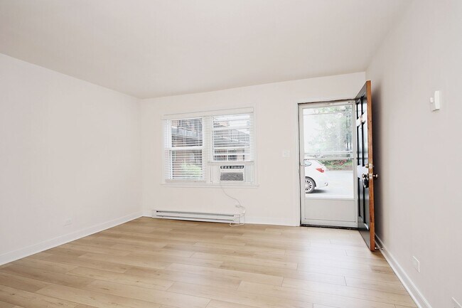 Foto del edificio - 2114 Ivy Rd