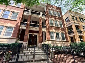 Building Photo - 448 W Wrightwood Ave