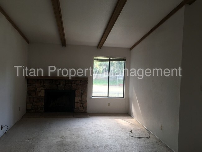Foto del edificio - 5333 Primrose Dr