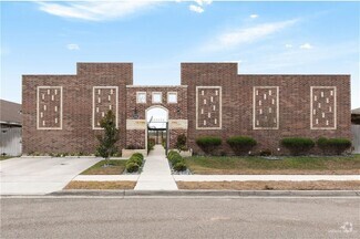 Building Photo - 2806 Primrose Ave