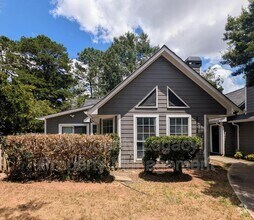 Building Photo - 2805 Briar Hill Ln SE