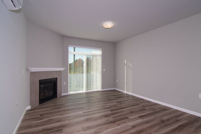Building Photo - 2 Bed 2 Bath Single level home in Gated pr...