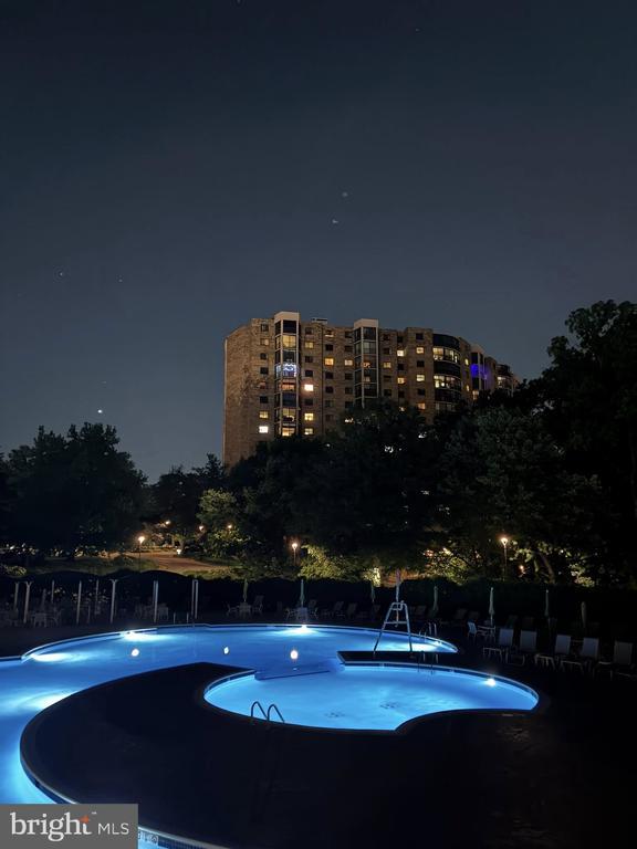 Foto del edificio - 5901 Mt Eagle Dr