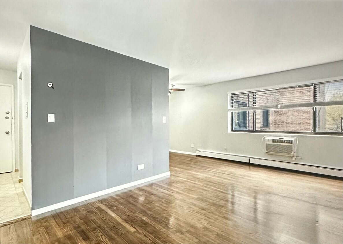 Primary Photo - 6022 N Winthrop Ave