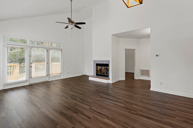 Foto del edificio - 6237 Creola Rd