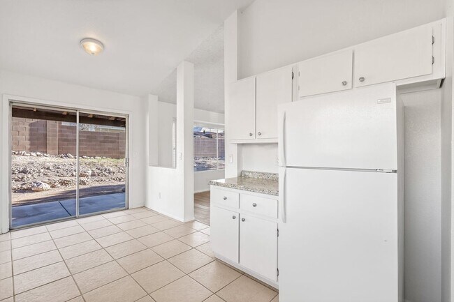 Building Photo - 7209 S Avenida Del Nopal