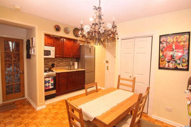 Foto del edificio - 211-10 73rd Ave