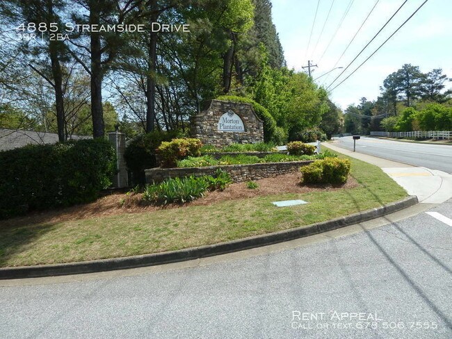 Building Photo - Newly Renovated Ranch with Private Backyard!