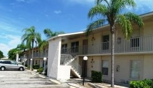 Primary Photo - 3705 Country Club Blvd
