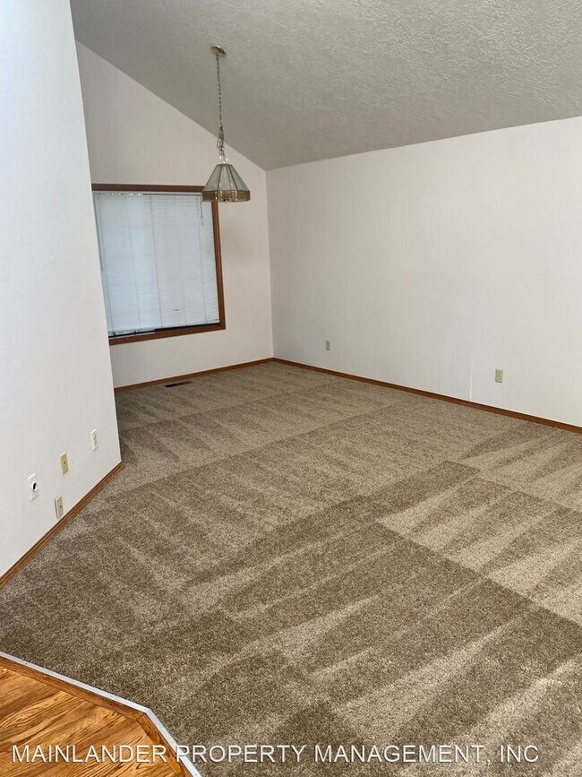 Building Photo - 3 br, 2.5 bath House - 10693 SW KENT ST