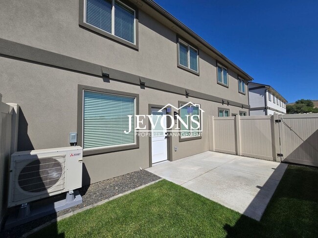 Building Photo - 413 S 97th Ave