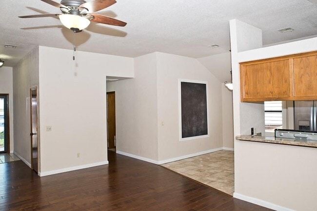 Building Photo - 608 Coopers Hawk Dr