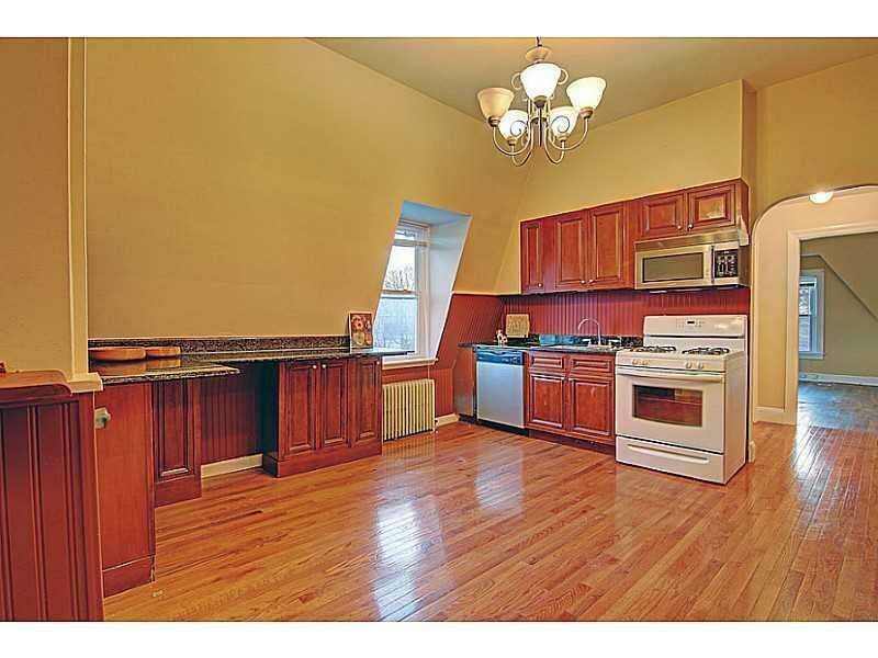Primary Photo - 370 Thayer St