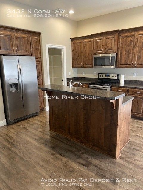 Primary Photo - twin home in Idaho Falls by BMG Rentals