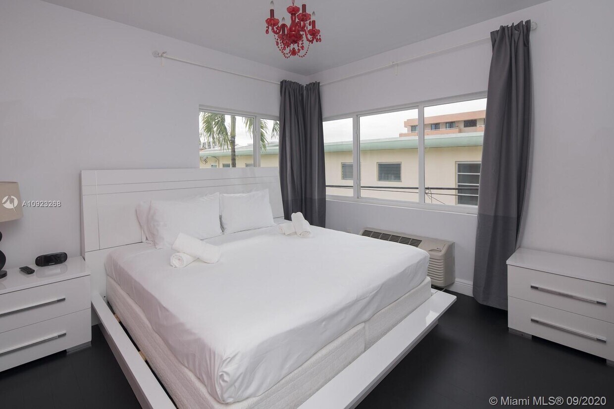 Foto del edificio - 8118 Harding Ave