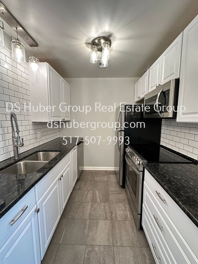 Building Photo - 5400 Maple Ridge Rd