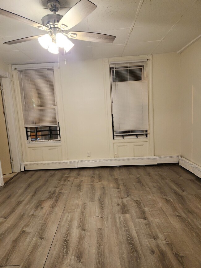 Foto del edificio - 494 West Side Ave