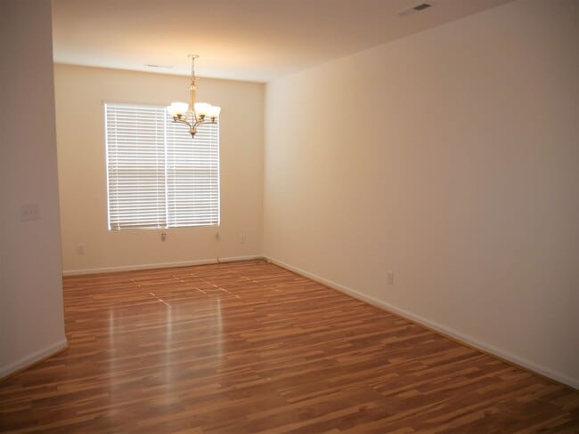 Foto del edificio - 2446 Hartfield Cir