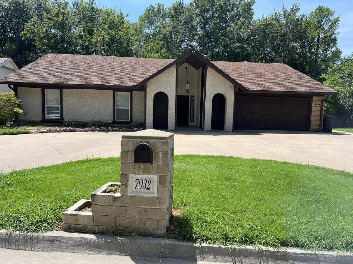 Primary Photo - 4 Bed | 2 Bath in South Tulsa!