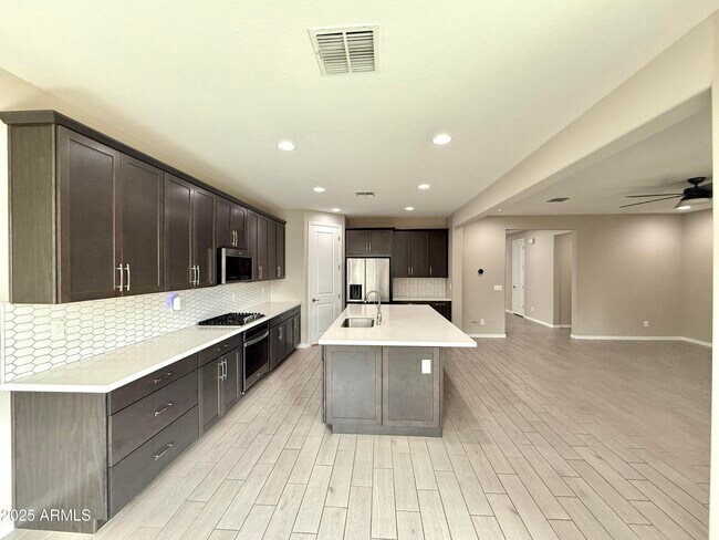 Foto del edificio - 5542 N 107th Ln