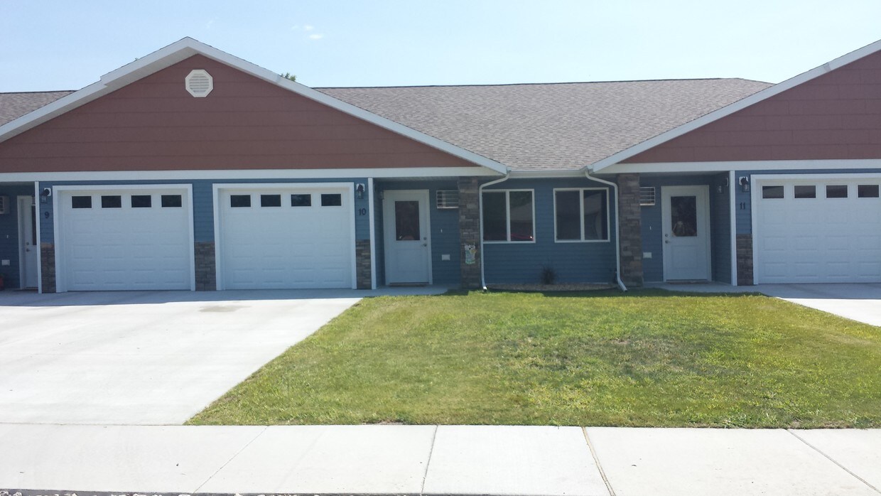 1605 E 1st Ave, Mitchell, SD 57301 Townhome Rentals in Mitchell SD