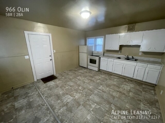 Building Photo - Need Space? Fresh WestSide Rehab!