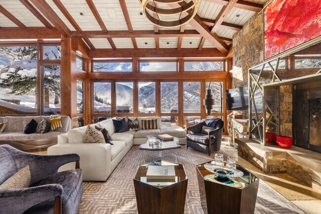 Foto del edificio - 472 Thunderbowl Ln