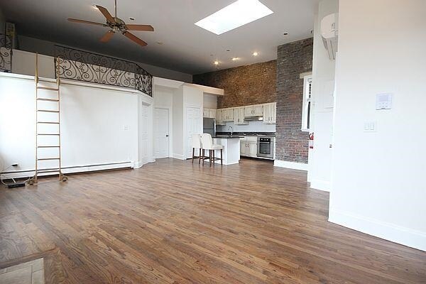 Foto principal - 163 14th St