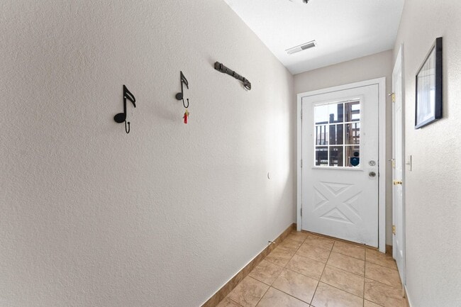 Building Photo - Apartment for Rent