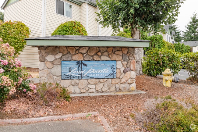 Building Photo - Lund Pointe Apartments