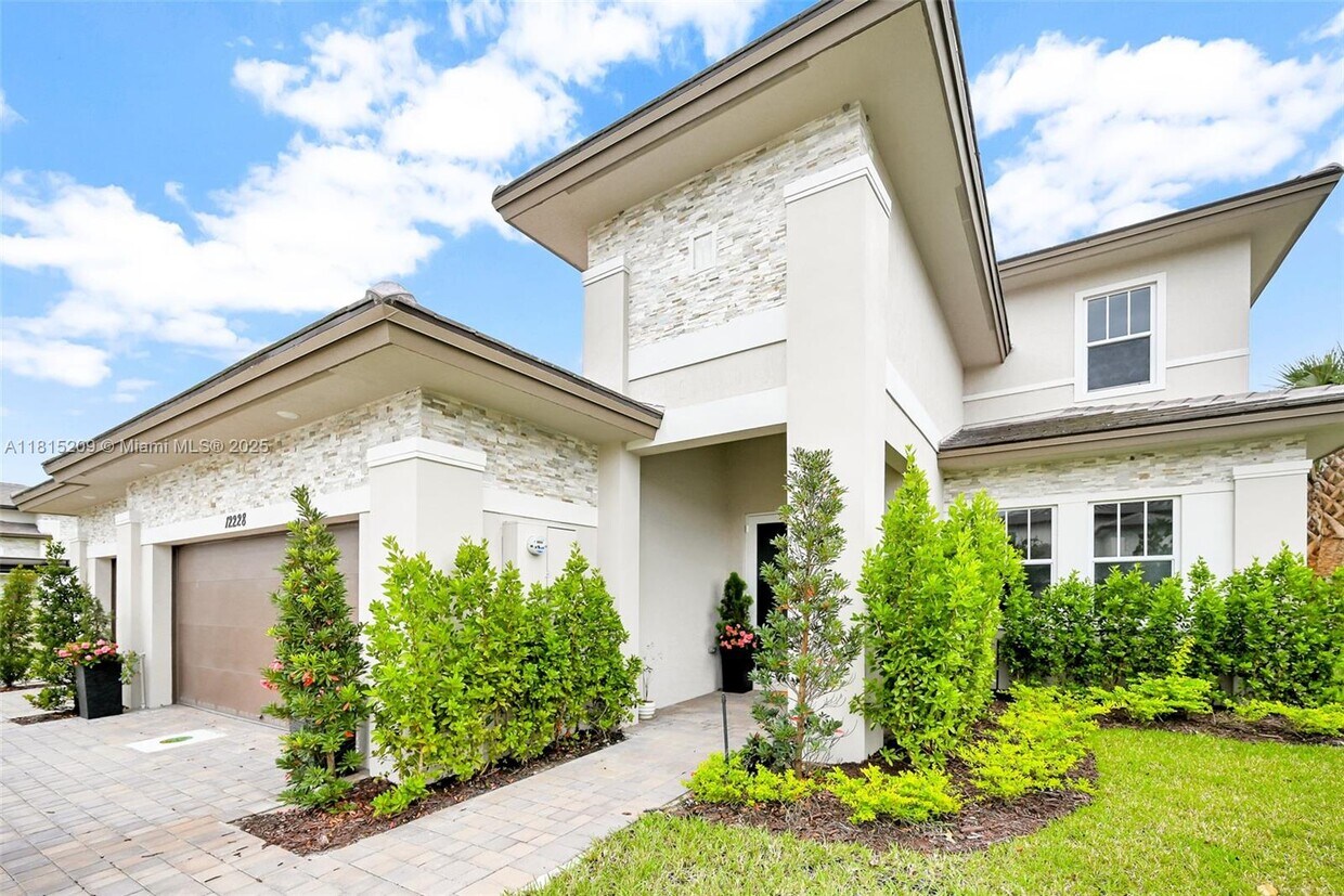 Foto principal - 12228 SW 43rd St