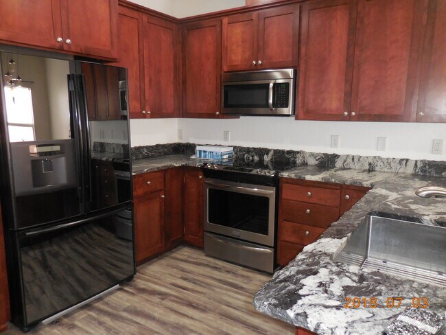 Foto del edificio - 3 Bedroom 2.5 Bath Townhouse  2 car garage