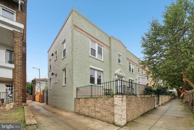 Building Photo - 303 Seaton Pl NE