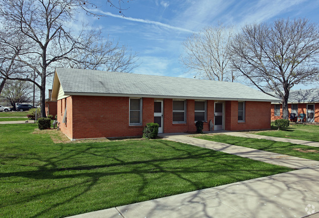 Building Photo - Ennis Village