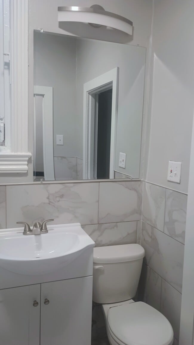 Building Photo - 319 N Wilton St