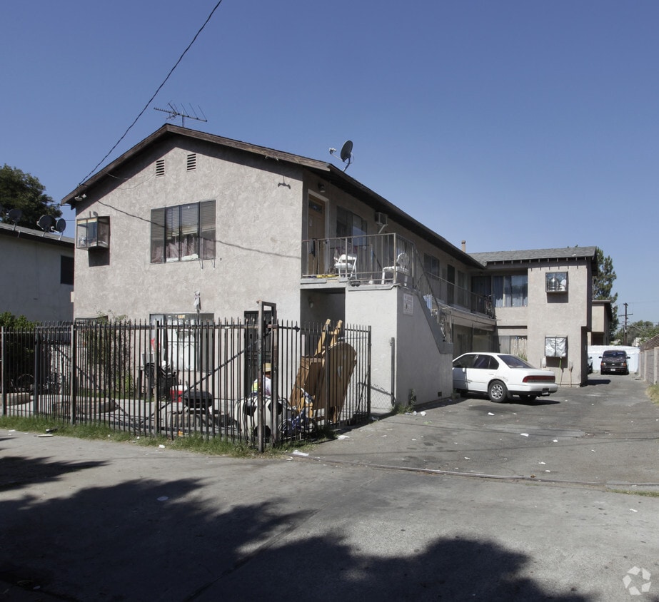 Primary Photo - 6827 Radford Ave