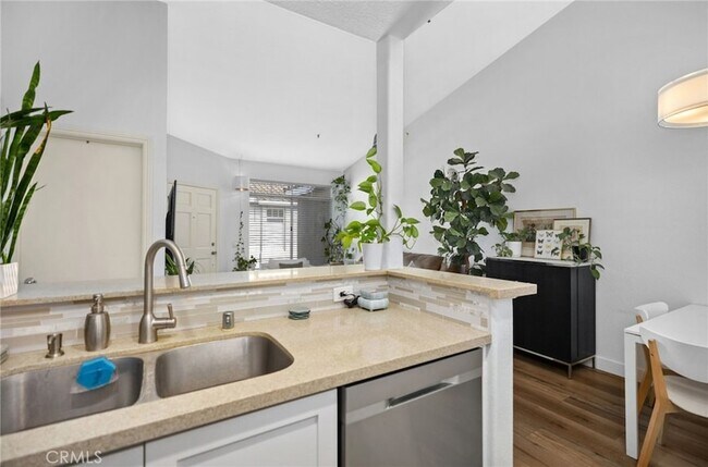 Foto del edificio - 65 Whippoorwill Ln