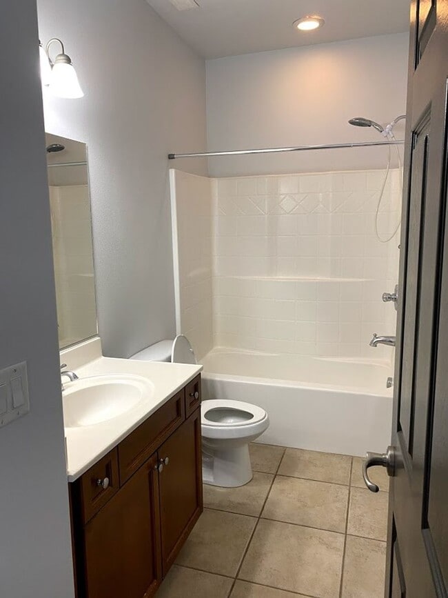 Building Photo - Cedar Crossing Townhome