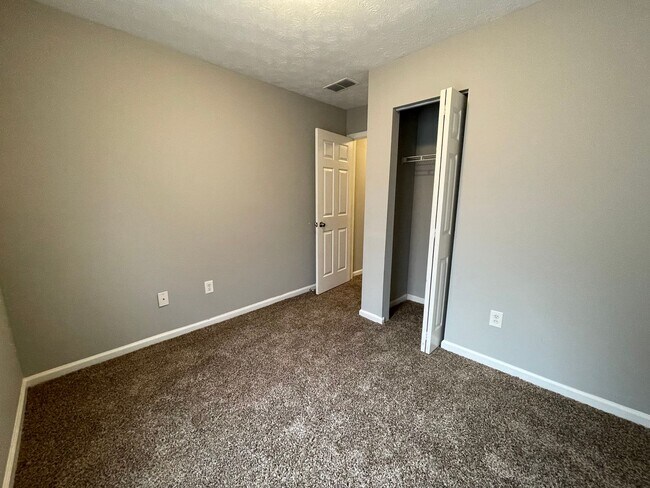 Foto del edificio - 324/326 Colby Ridge Blvd.