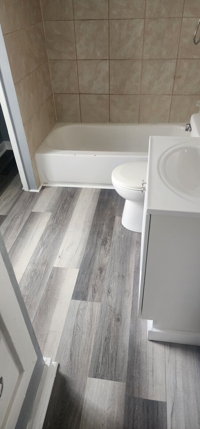 Foto del edificio - 808 Irving Ave