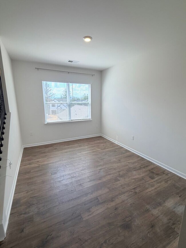 Foto del edificio - Beautiful 4 Bed, 2.5 Bath Home - Lawn Care Included!