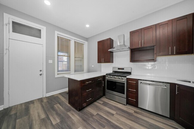 Foto del edificio - 2115 W Armitage Ave