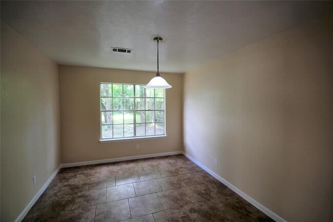 Building Photo - 2134 Hilton Head Dr