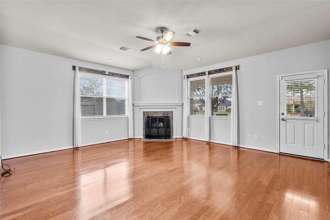 Foto del edificio - 6126 Bradford Ln