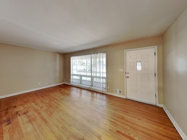 Foto del edificio - 1407 Palmer Pl SW