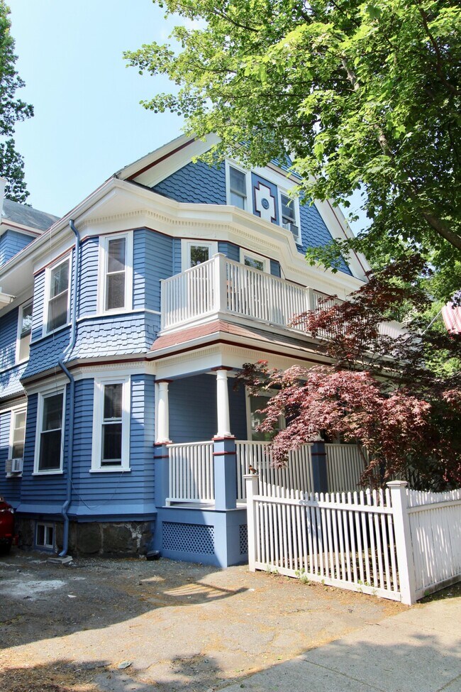 Building Photo - 12 Hinckley St